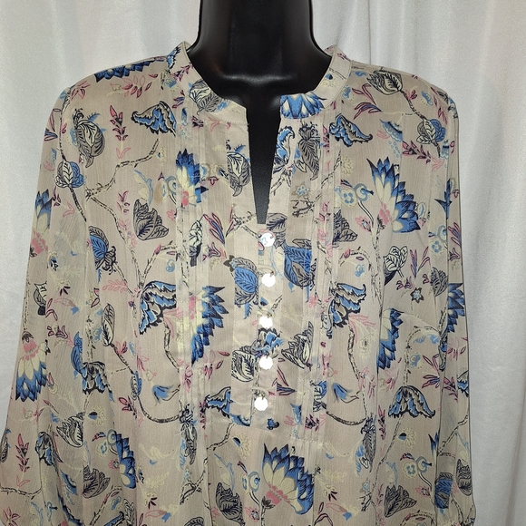Liz Claiborne Cream 3/4 Sleeve Buttoned Blouse - Picture 2 of 5